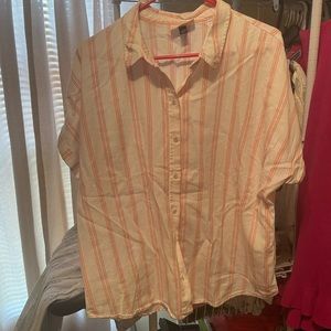 Ladies Universal Thread shirt size XL in peach stripe